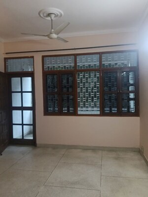 Room in 3 BHK Builder Floor at Jubilee Apartments, Sector 15 – for Rent