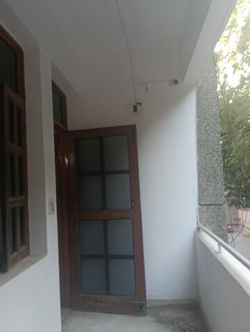 Building Lobby in 3 BHK Builder Floor at Jubilee Apartments, Sector 15 – for Rent