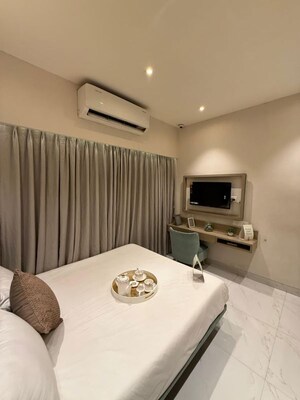 Team Area in 3 BHK Apartment at M3M Heights, Sector 65 – for Rent