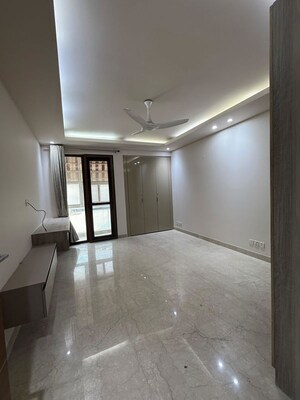 Room in 4 BHK Builder Floor at Panchsheel Park – for Sale