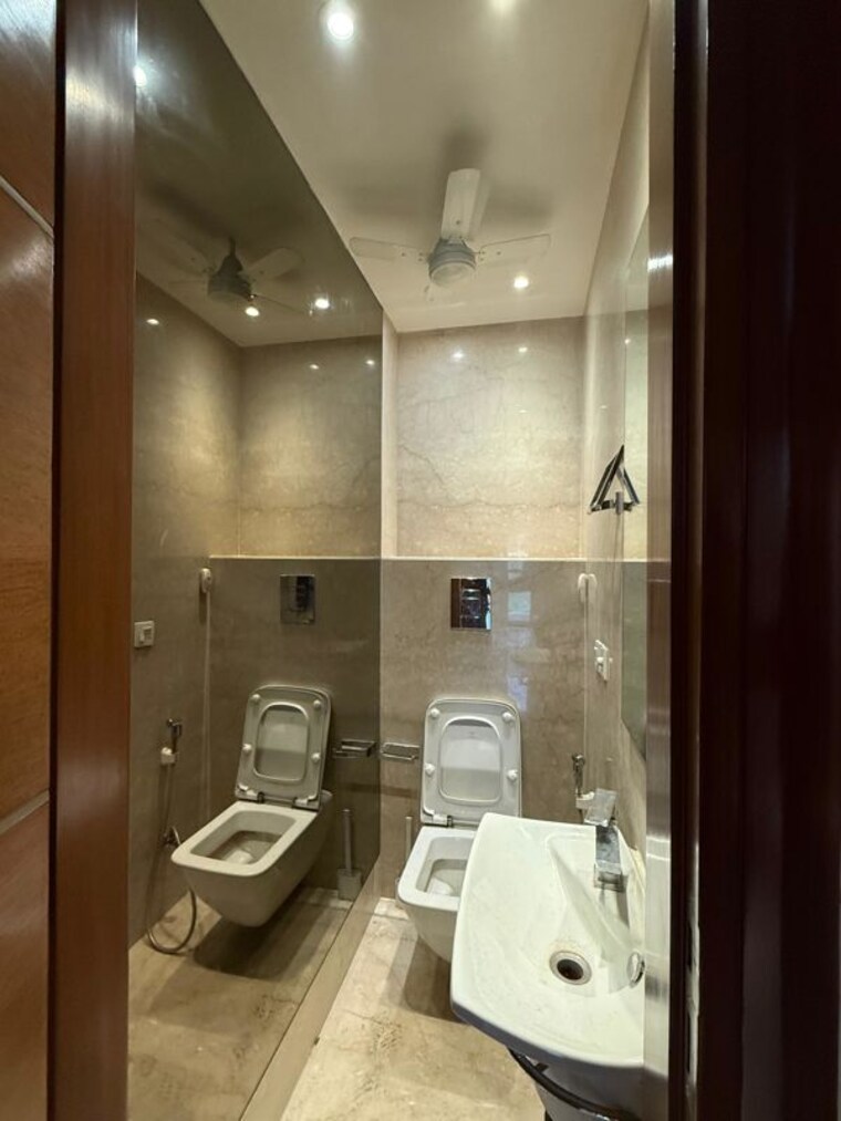 Bathroom, panchsheel park 4 Bedroom 4500 Sq.Ft. Builder Floor In Panchsheel Park Delhi 10026723