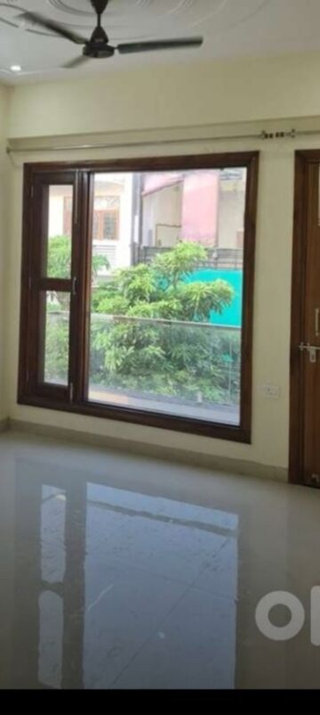 Room in 3 BHK Independent House at Sector 36 Greater Noida – for Rent