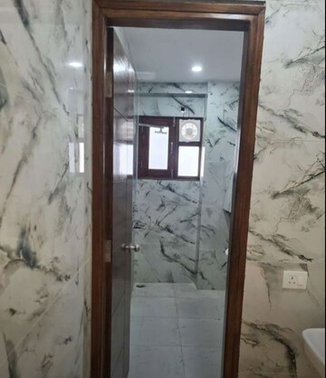 Room in 3 BHK Independent House at Sector 36 Greater Noida – for Rent