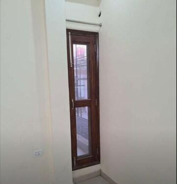 Room in 3 BHK Independent House at Sector 36 Greater Noida – for Rent