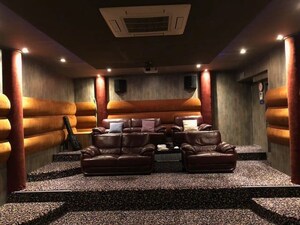 Furnished Amenities in 5 BHK Villa at Hollywood Town, International Airport Road – for Sale