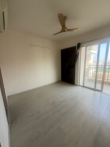 Room in 3 BHK Apartment at M3M Marina, Sector 68 – for Sale