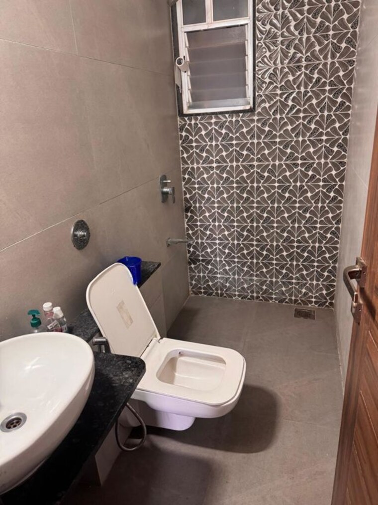Bathroom, viman nagar 3 Bedroom 1350 Sq.Ft. Apartment In Viman Nagar Pune 10025946