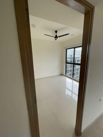 Room in 2 BHK Apartment at Lodha Woods, Kandivali East – for Rent