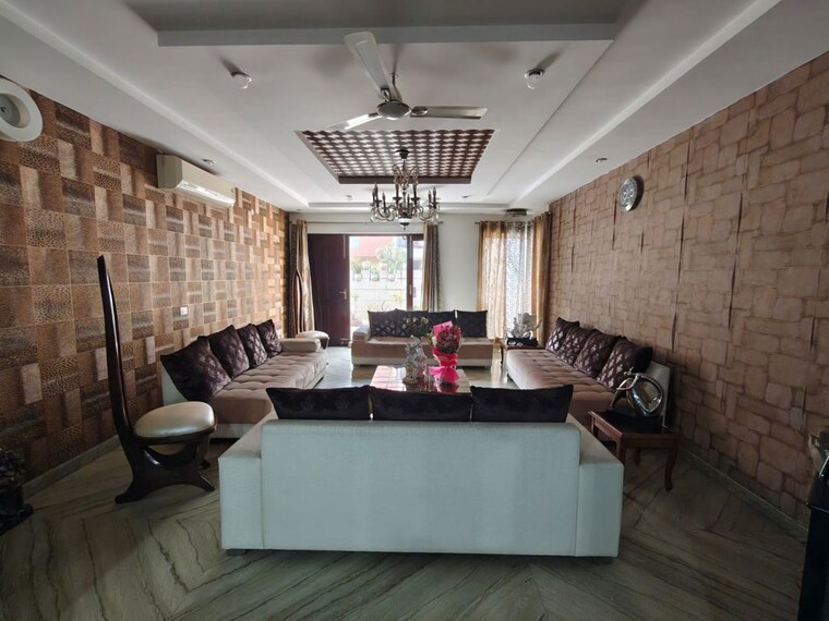 Living Room, sector 4 4 Bedroom 525 Sq.Yd. Builder Floor In Sector 4 Gurgaon 10026946