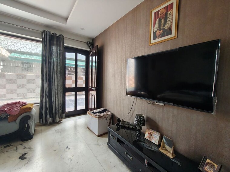 Living Room, sector 4 4 Bedroom 525 Sq.Yd. Builder Floor In Sector 4 Gurgaon 10026946