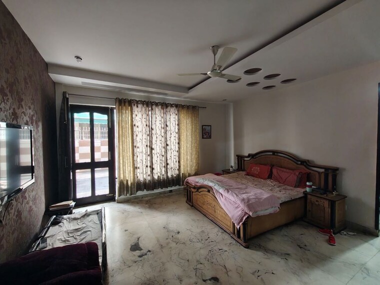 Living Room, sector 4 4 Bedroom 525 Sq.Yd. Builder Floor In Sector 4 Gurgaon 10026946
