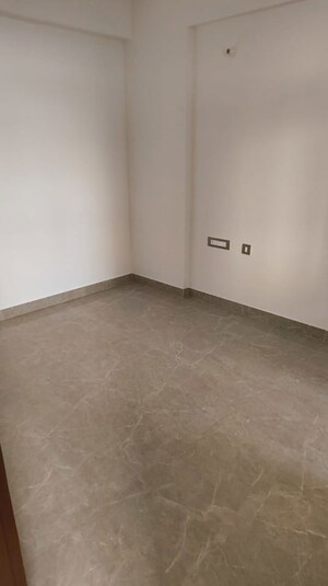 Room in 1 BHK Apartment at Vardhman Empire Estate, Mahapura – for Rent