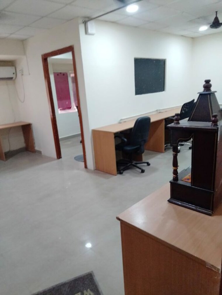 Living Room, sector 3 Commercial Office Space 600 Sq.Ft. In Sector 3 Noida 10027024