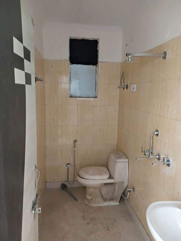 Bathroom, nirman vihar 2 Bedroom 700 Sq.Ft. Builder Floor In Nirman Vihar Delhi 10027054
