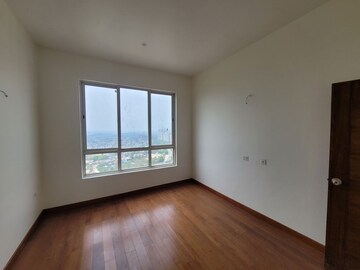 Room in 3 BHK Apartment at Arun Vihar, Sector 29 – for Rent