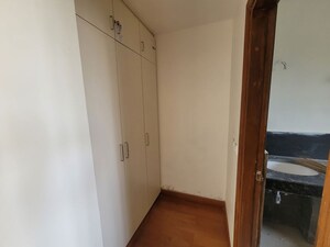 Room in 3 BHK Apartment at Arun Vihar, Sector 29 – for Rent