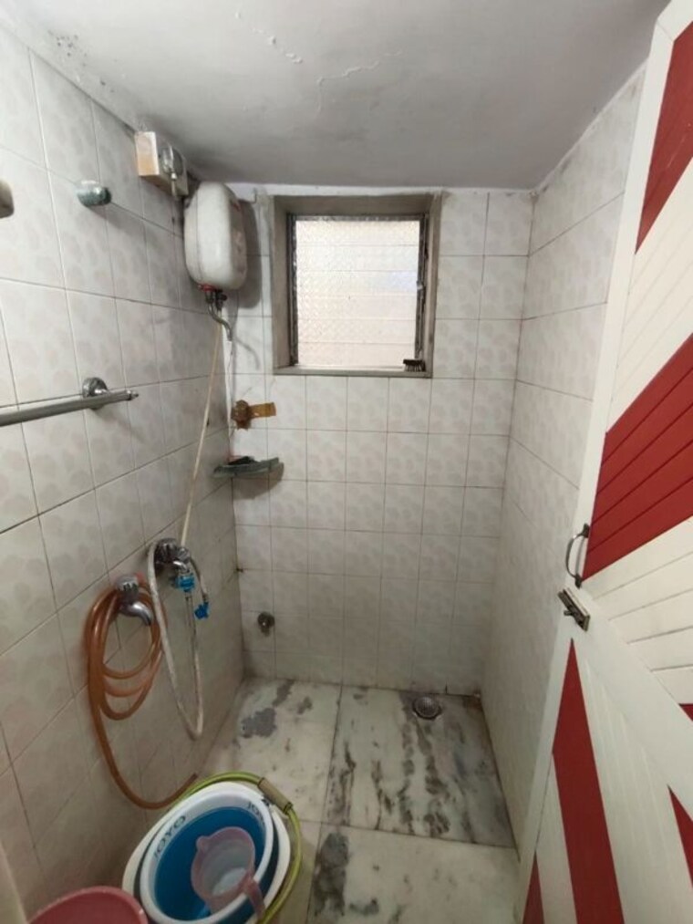 Washroom, eskrupa-apartment 1 RK 300 Sq.Ft. Apartment In Vile Parle East Mumbai 10027057
