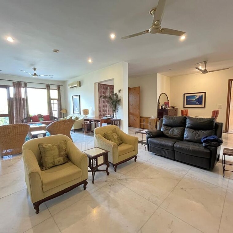 Living Room, sector 11 3.5 Bedroom 4500 Sq.Ft. Builder Floor In Sector 11 Chandigarh 10027222