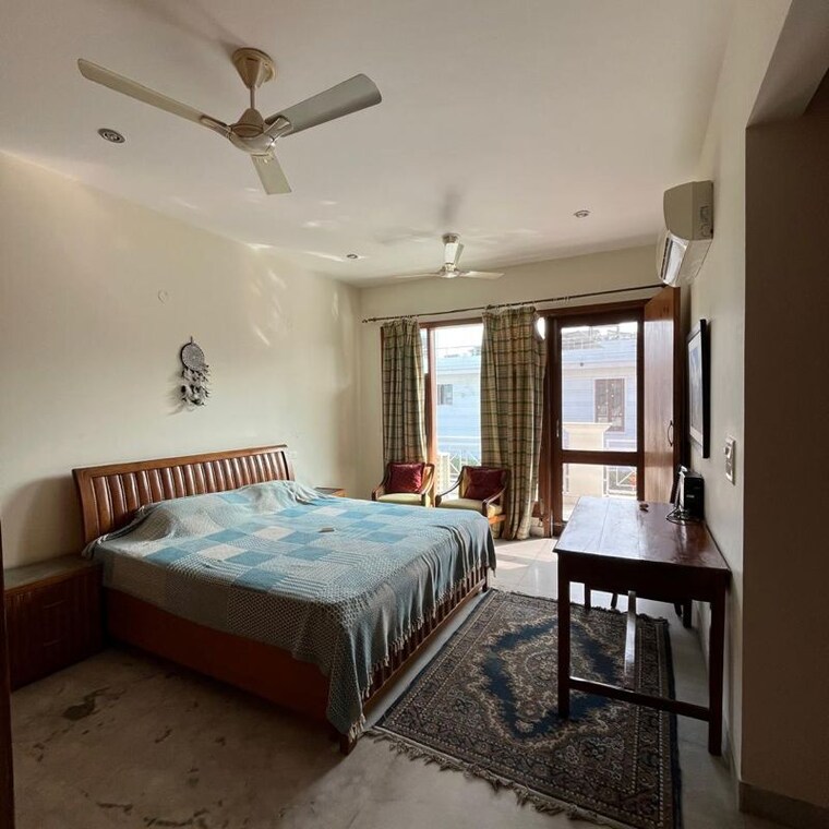 Bedroom, sector 11 3.5 Bedroom 4500 Sq.Ft. Builder Floor In Sector 11 Chandigarh 10027222