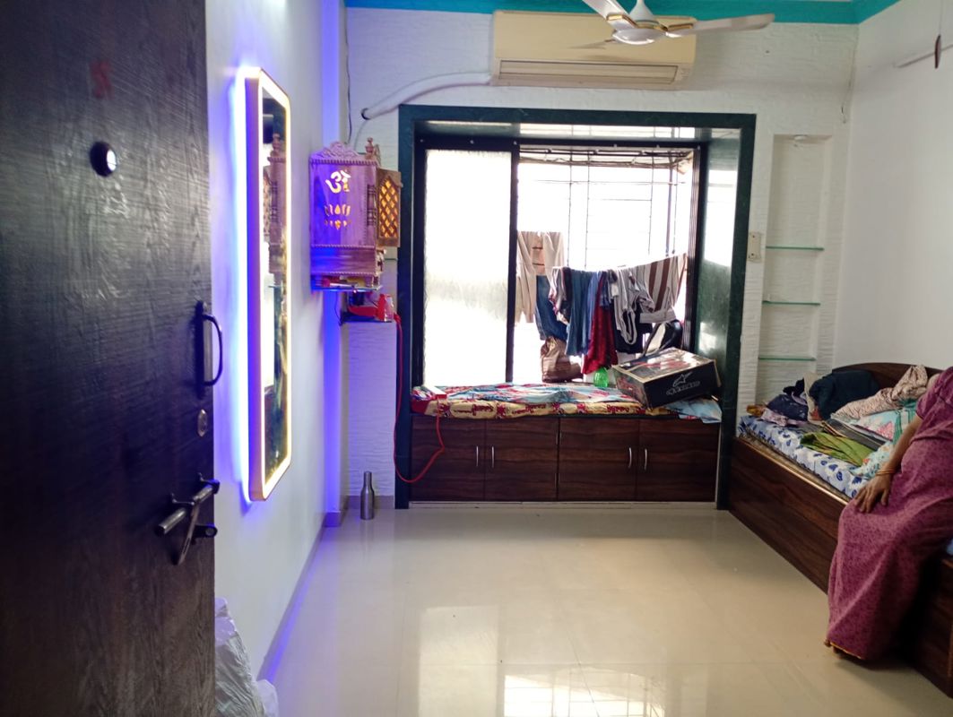 1 BHK + Store Room Apartment For Rent in Vile Parle East