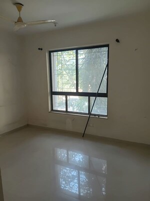 Room in 2 BHK Apartment at Mantri Kinara, Bopodi – for Rent