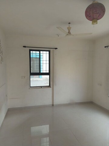 Room in 2 BHK Apartment at Mantri Kinara, Bopodi – for Rent