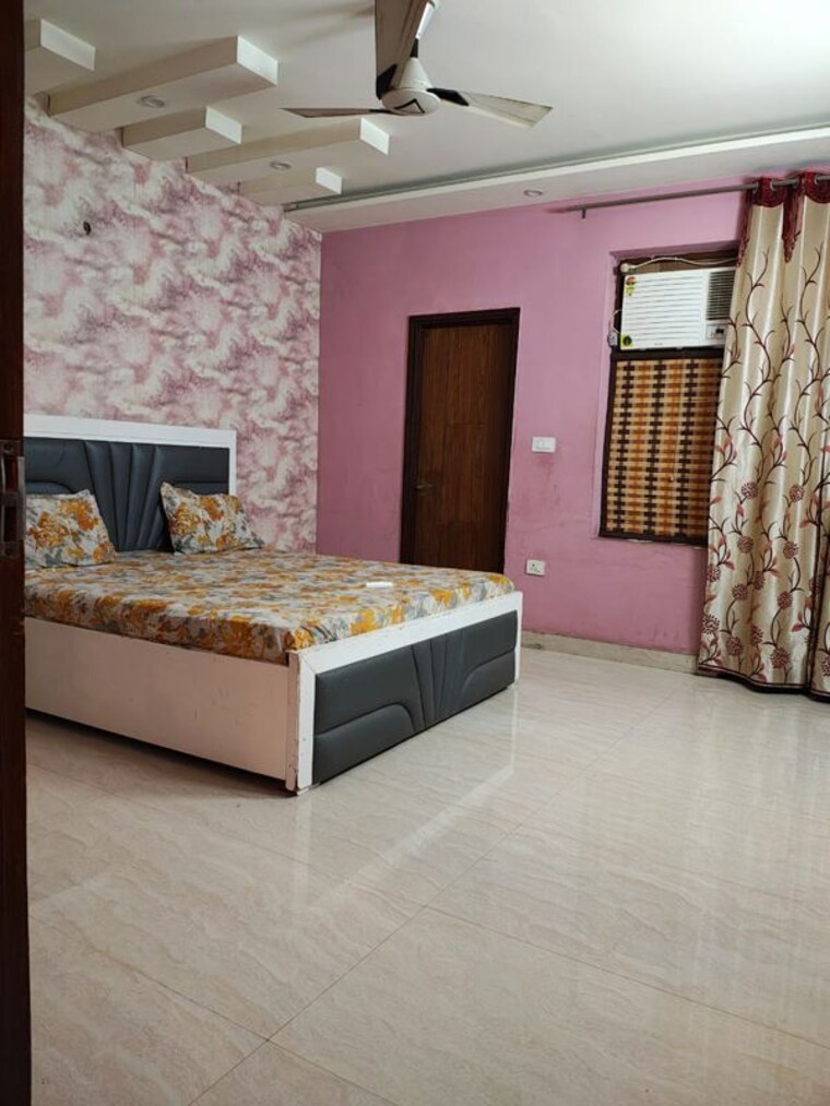 Bedroom, green fields colony 4 Bedroom 278 Sq.Yd. Builder Floor In Green Fields Colony Faridabad 10027234