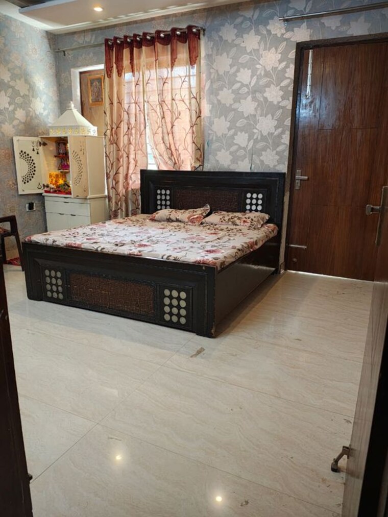 Room, green fields colony 4 Bedroom 278 Sq.Yd. Builder Floor In Green Fields Colony Faridabad 10027234