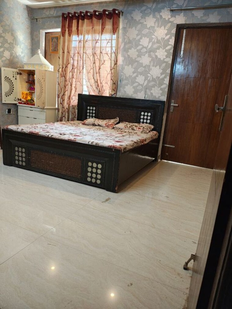 Room, green fields colony 4 Bedroom 278 Sq.Yd. Builder Floor In Green Fields Colony Faridabad 10027234
