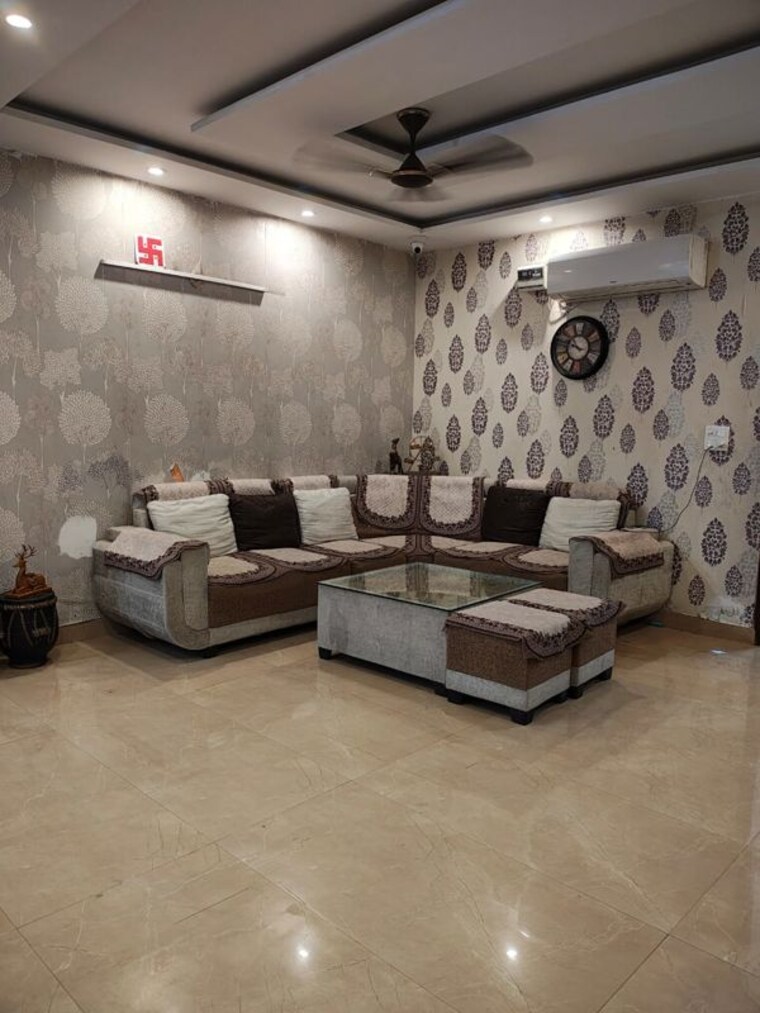 Living Room, green fields colony 4 Bedroom 278 Sq.Yd. Builder Floor In Green Fields Colony Faridabad 10027234