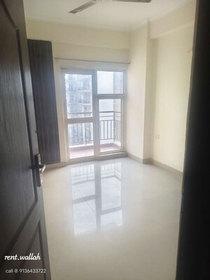 Room in 2 BHK Apartment at Maxblis White House, Sector 75 – for Rent