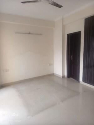 Room in 2 BHK Apartment at Maxblis White House, Sector 75 – for Rent