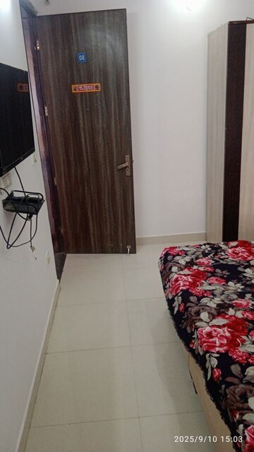 Bedroom in 1 RK Builder Floor at Maple Heights, Sector 43 – for Rent