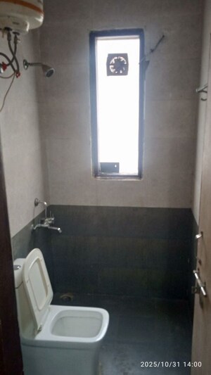 Furnished Amenities in 1 RK Builder Floor at Maple Heights, Sector 43 – for Rent