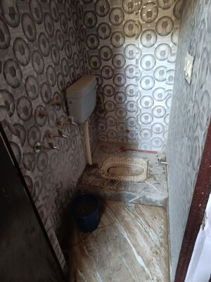 Bathroom in 1.5 BHK Builder Floor at Uttam Nagar – for Rent