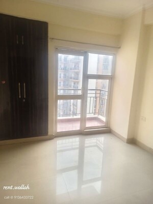 Room in 2 BHK Apartment at Maxblis White House, Sector 75 – for Rent