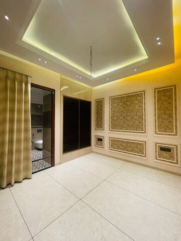 Room in 4 BHK Independent House at Sector 124 – for Sale