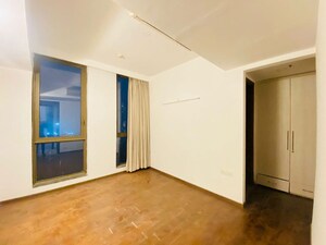 Room in 4 BHK Apartment at M3M Golf Estate, Sector 65 – for Rent