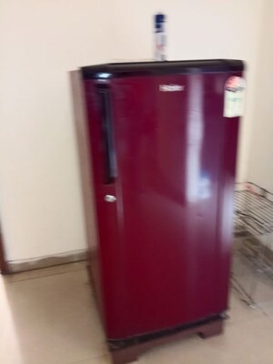 Room in 3 BHK Apartment at Sector 16c Greater Noida – for Rent