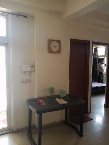 Room in 3 BHK Apartment at Sector 16c Greater Noida – for Rent