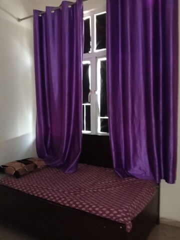 Room in 3 BHK Apartment at Sector 16c Greater Noida – for Rent