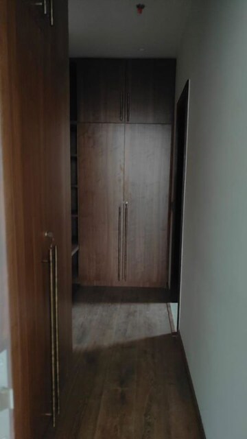 Room in 5 BHK Apartment at Mahindra Luminare, Sector 59 – for Rent