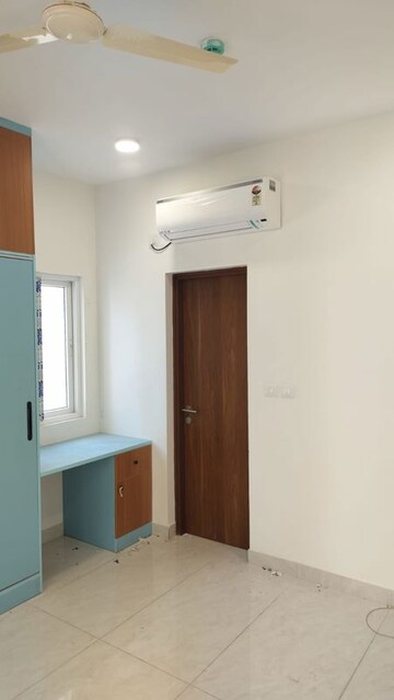 Room in 3 BHK Apartment at Prestige Beverly Hills, Kokapet – for Rent