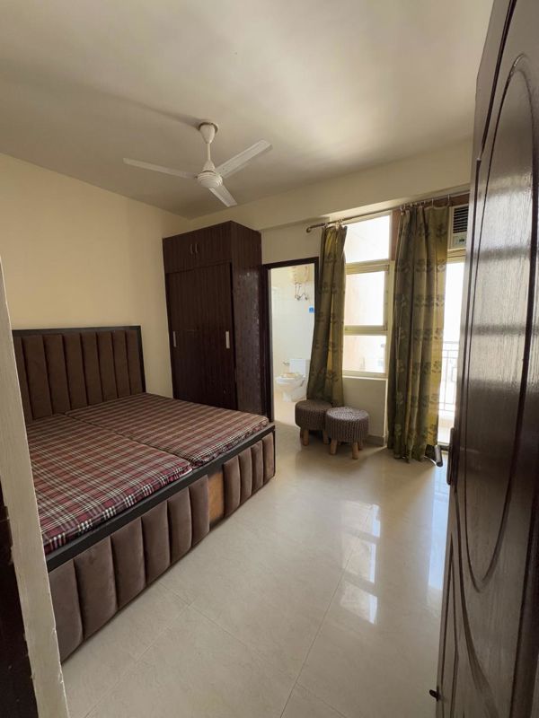 2 BHK Apartment For Rent in Shree Vardhman Mantra