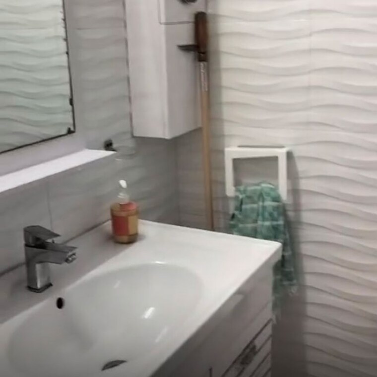 Bathroom, lajpat nagar i 2 Bedroom 900 Sq.Ft. Builder Floor In Lajpat Nagar I Delhi 10027425