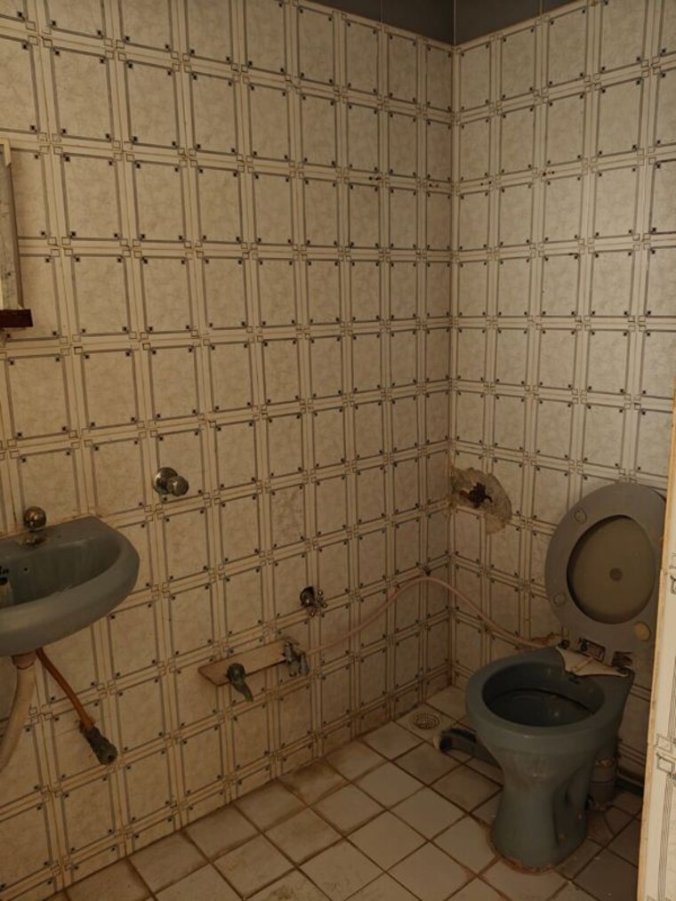 Bathroom, bodakdev 3 Bedroom 1500 Sq.Ft. Apartment In Bodakdev Ahmedabad 10027453