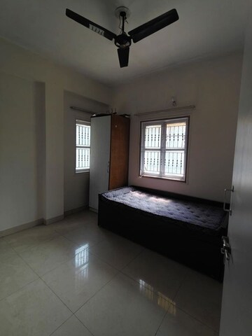 Room in 3 BHK Apartment at Bodakdev – for Rent