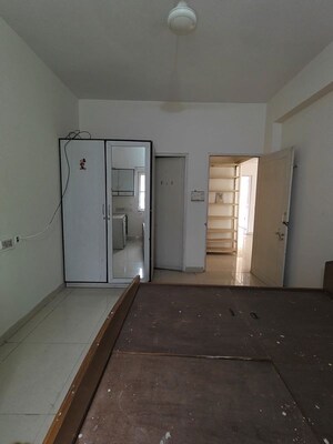 Room in 3 BHK Apartment at Bodakdev – for Rent