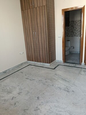 Room in 3 BHK Builder Floor at Ansal Plaza Sector-23, Sector 23 – for Rent