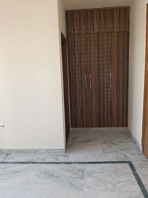 Room in 3 BHK Builder Floor at Ansal Plaza Sector-23, Sector 23 – for Rent